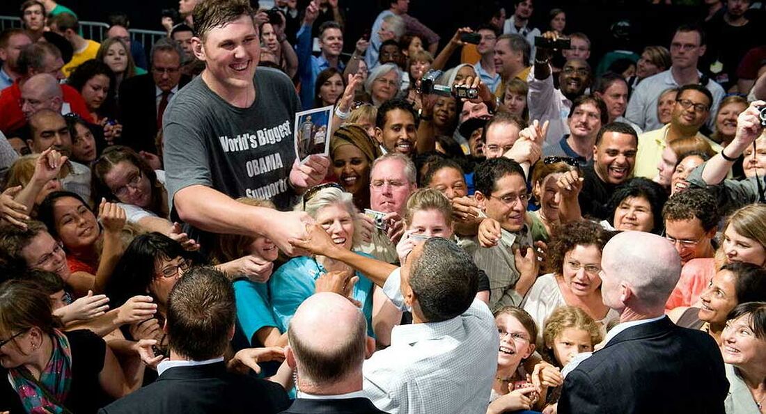 Igor Vovkovinskiy em foto de 2009 cumprimentando Obama