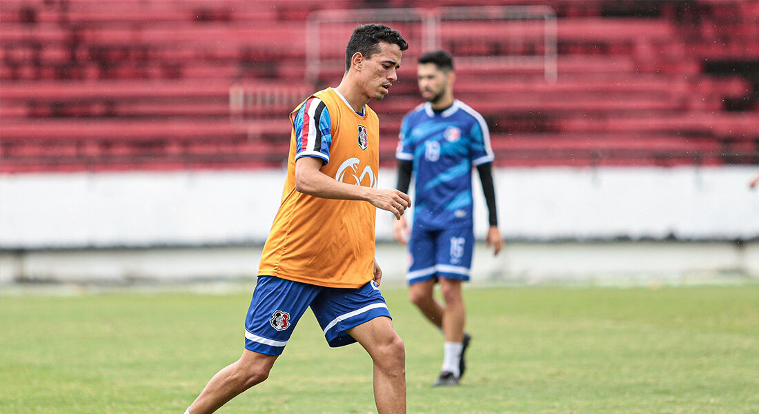 Atacante ainda não marcou seu primeiro gol no Santa Cruz