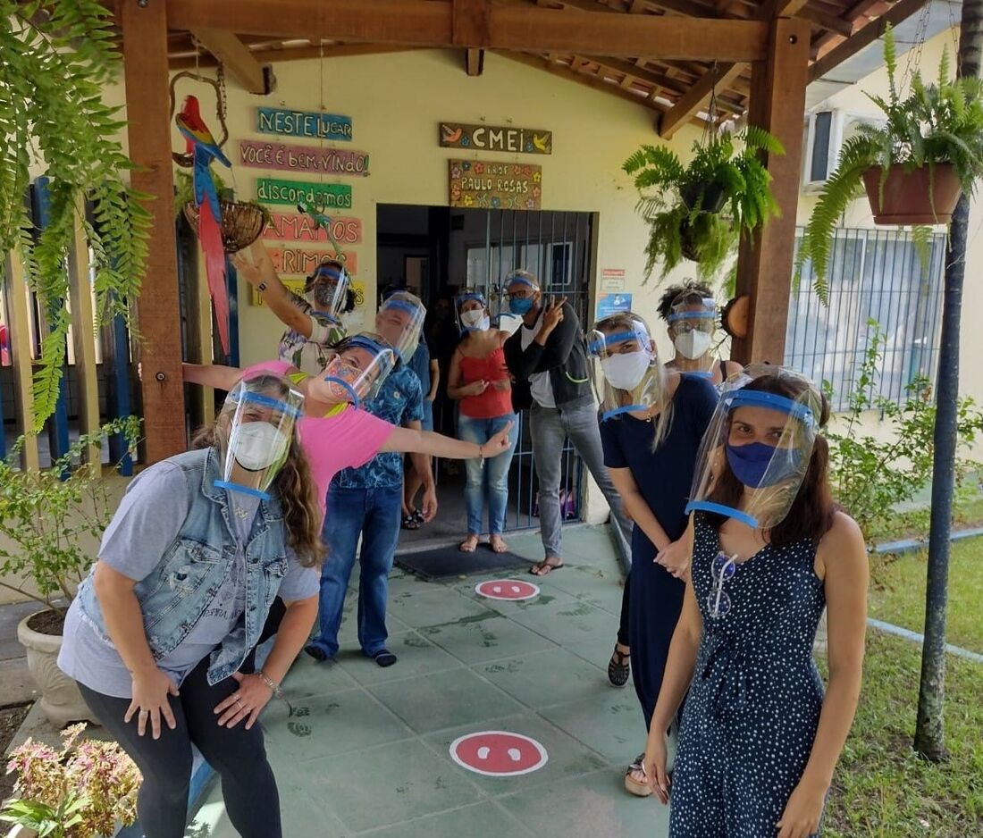 Equipe da Creche Escola Paulo Rosas, no Recife