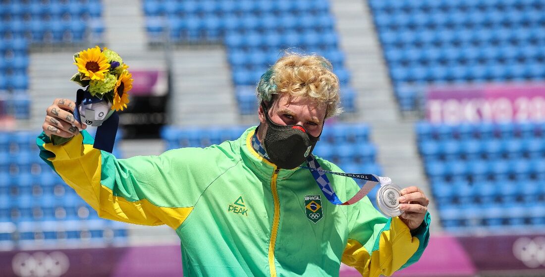 Pedro Barros, medalhista de prata em Tóquio, no skate park