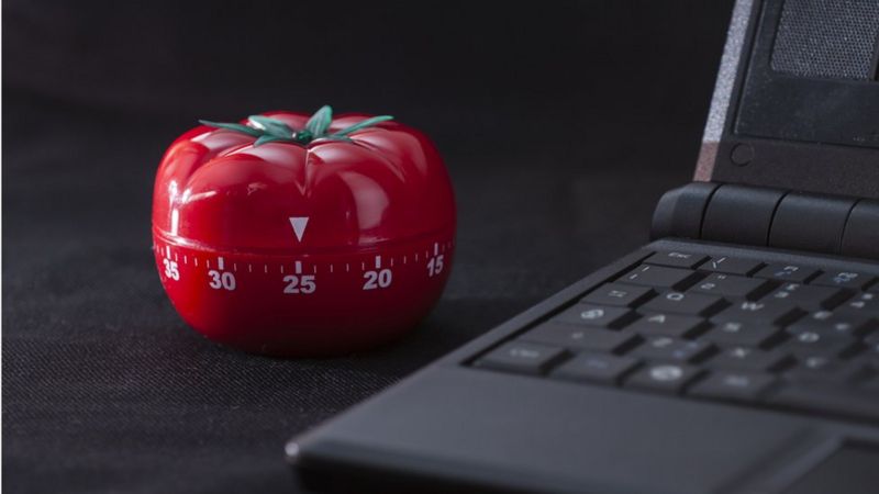 O termo "pomodoro", que significa tomate em italiano, surgiu porque Francesco Cirilo utilizava um relógio em forma de tomate parta cronometrar os intervalos.