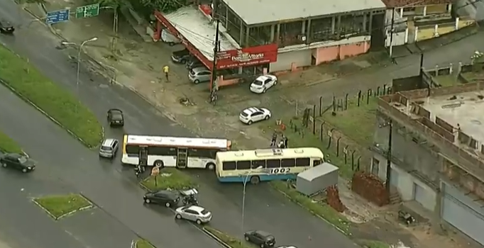 Acidente aconteceu próximo ao TI Pelópidas Silveira, no sentido Recife