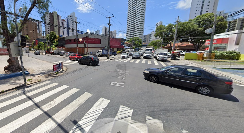 Cruzamento entre a Rua Padre Anchieta e a Rua José Bonifácio, no bairro da Torre