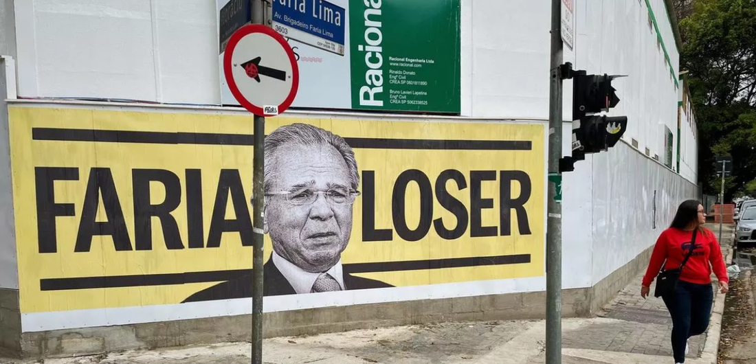 Cartazes na Avenida Faria Lima, em São Paulo