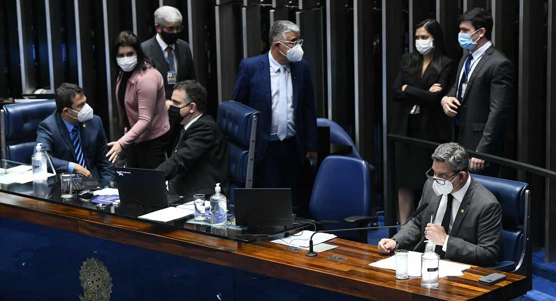 Sessão do Senado que votou a revogação da Lei de Segurança Nacional