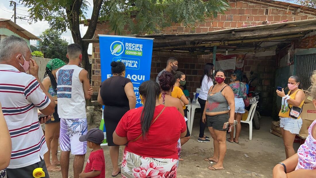 Secretaria de Saúde do Recife faz busca ativa de moradores que não tomaram a vacina contra a Covid-19