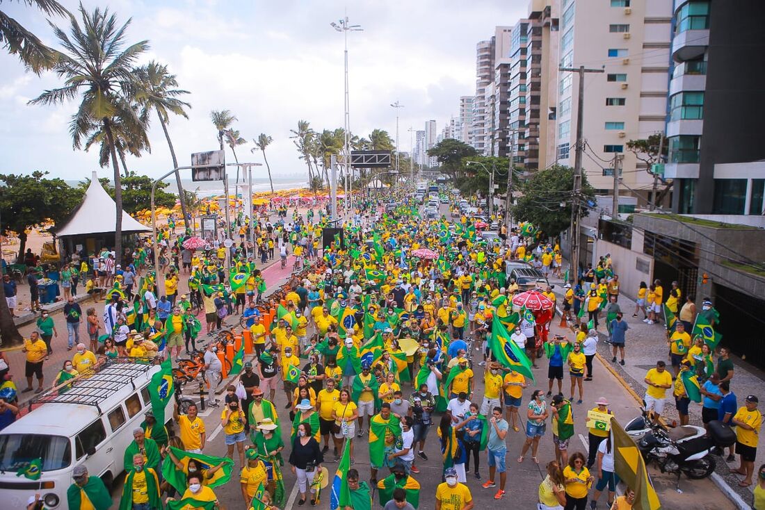 Apoiadores de Bolsonaro saem em defesa do voto impresso