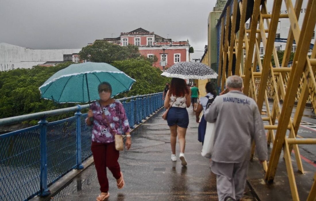 Dia chuvoso na região metropolitana do Recife 