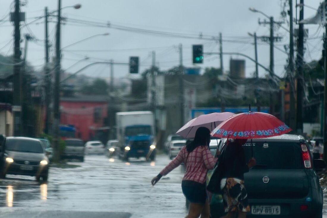 Chuva na RMR causou transtornos no trânsito