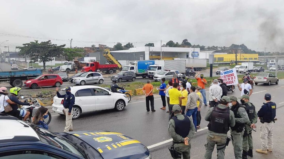 Protesto no Km 78 da BR 101, em Jaboatão dos Guararapes