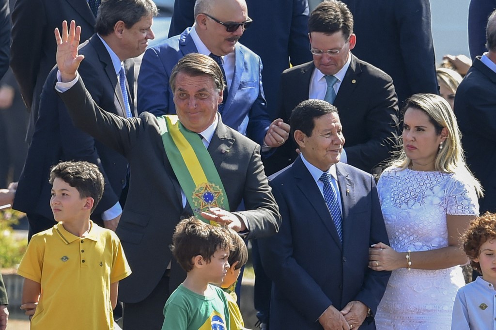 Mourão ao lado de Bolsonaro na cerimônia da Independência