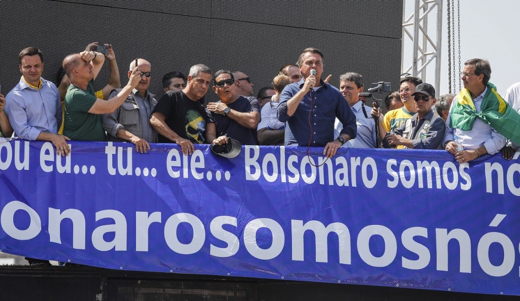 Bolsonaro discursa para apoiadores durante evento em Brasília