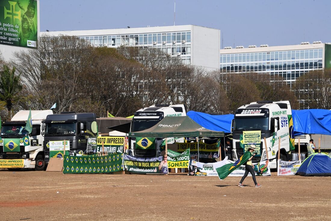 Caminhoneiros permanecem na Esplanada dos Ministérios 