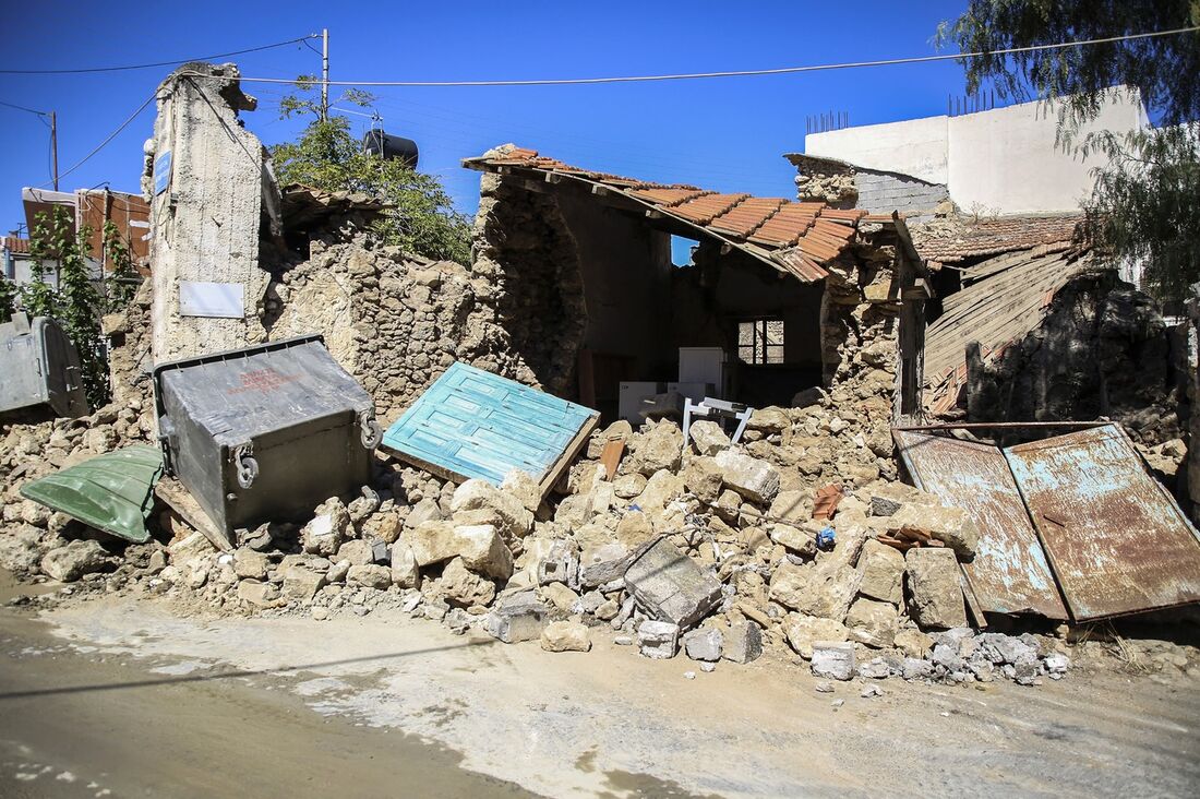 A Grécia está situada em falhas geológicas, e terremotos são frequentes