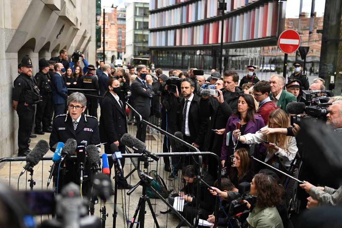 Comissária Cressida Dick fala com a imprensa do lado de fora do Old Bailey Central Criminal Court