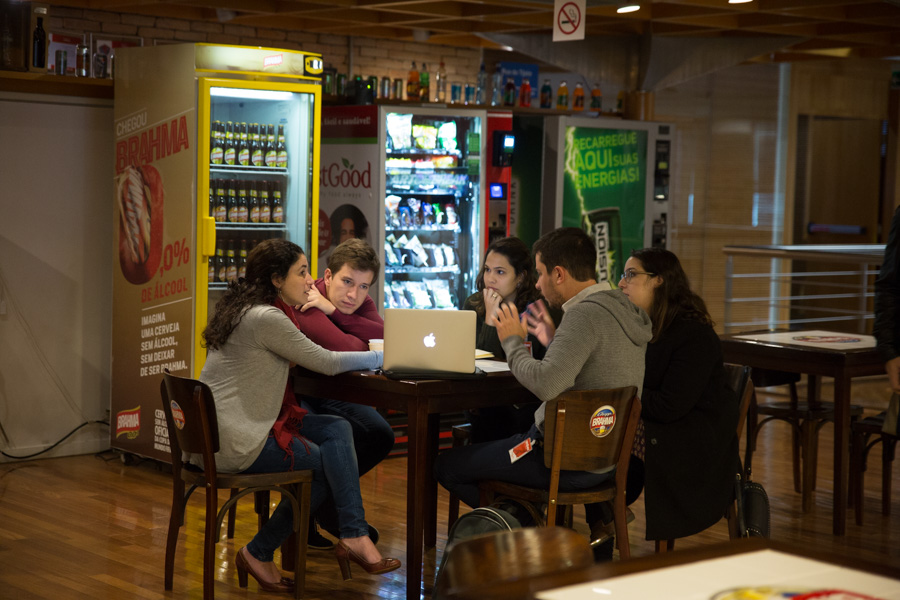 Todo o processo será online, não exige teste de inglês e aceita qualquer curso