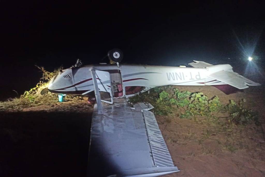 Caça da FAB derruba avião com quase 300 kg de cocaína em MT