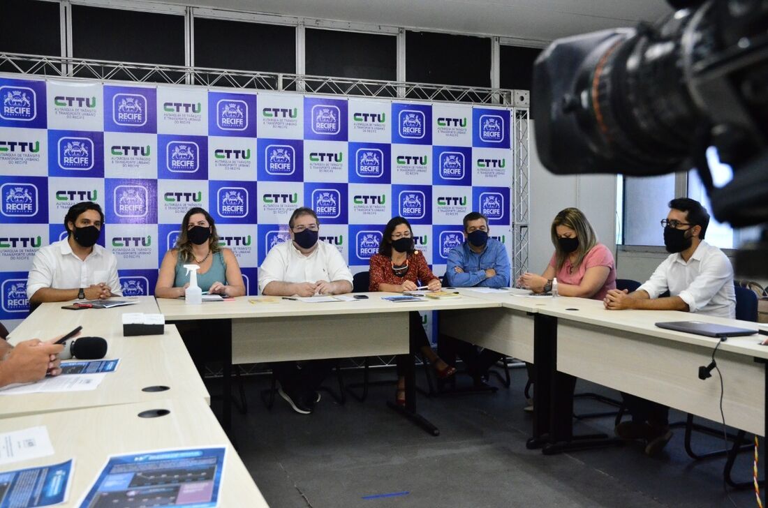 Coletiva de imprensa da Prefeitura do Recife com a CTTU