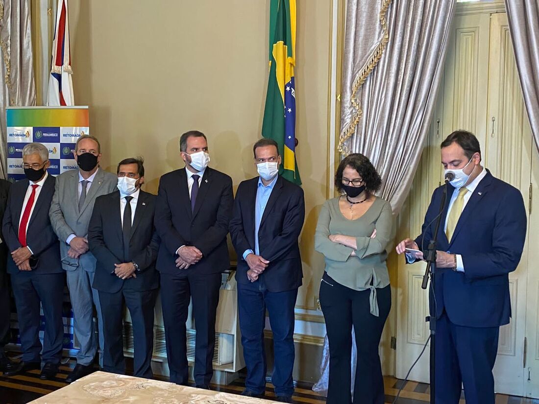 Porto esteve no ato de sanção da lei por parte do governador Paulo Câmara