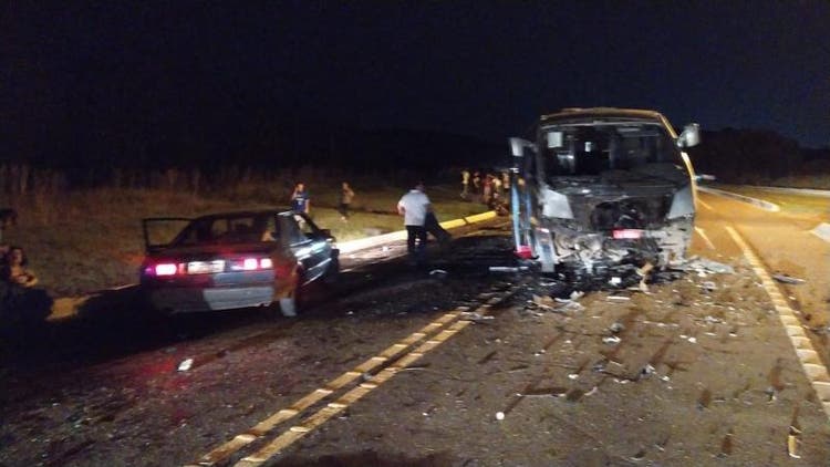 Ocorrido na noite deste domingo (12), em Lages (SC), acidente deixou três pessoas mortas e outras seis feridas no km 226 da BR-282