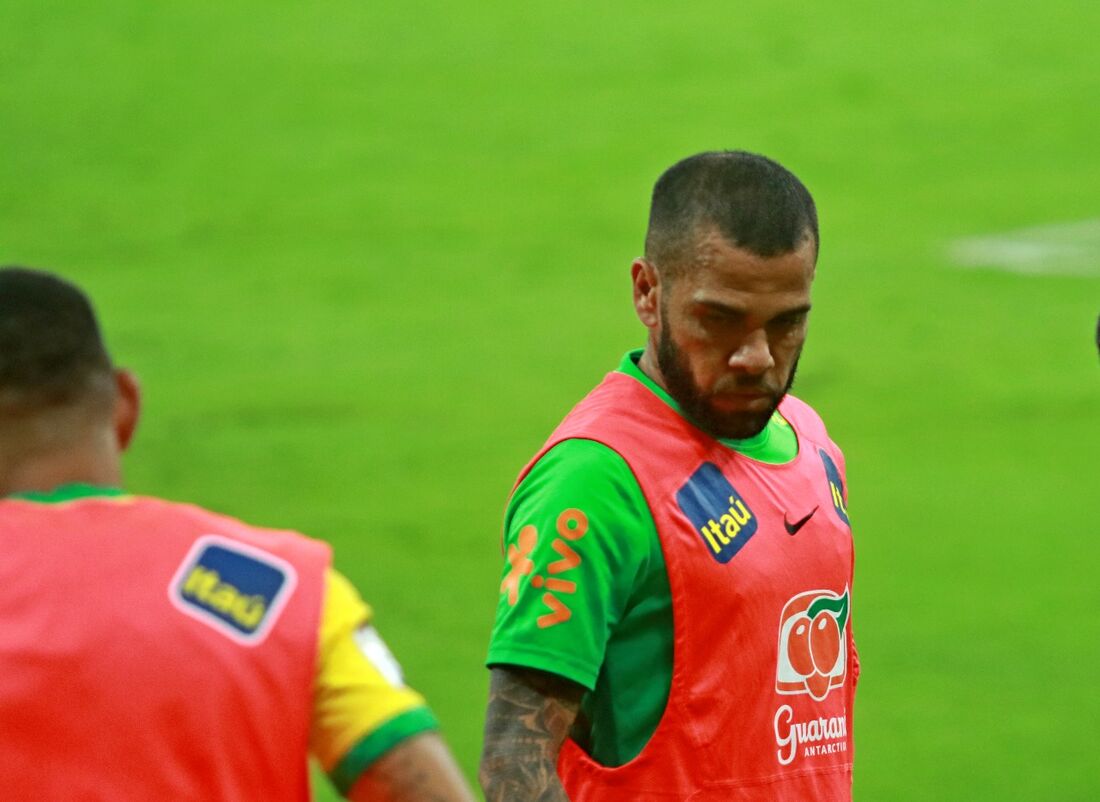 Daniel Alves esteve com a Seleção nos últimos compromissos das Eliminatórias