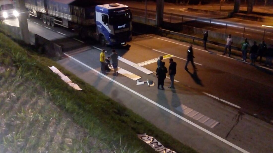 Protesto de caminhoneiros em Embu das Artes/SP