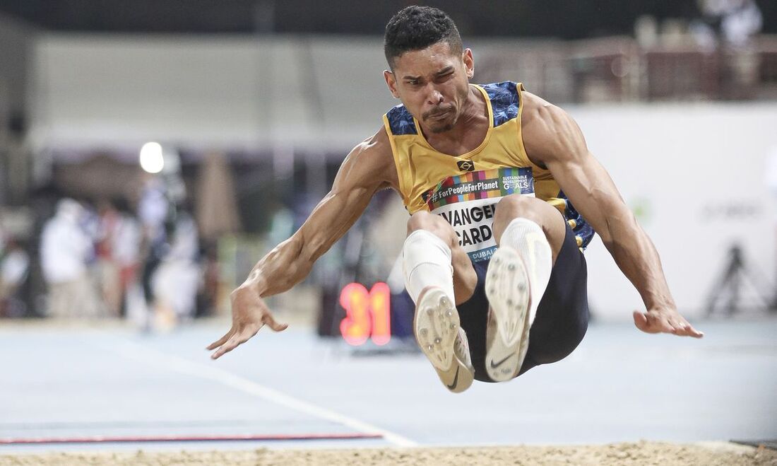 Mateus Evangelista subiu ao segundo lugar mais alto do pódio