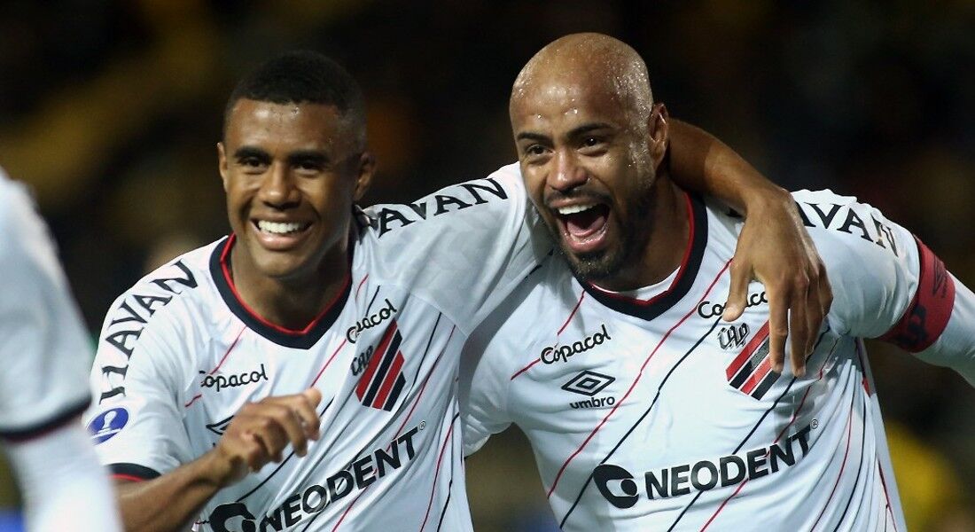 Athletico botou um pé na final