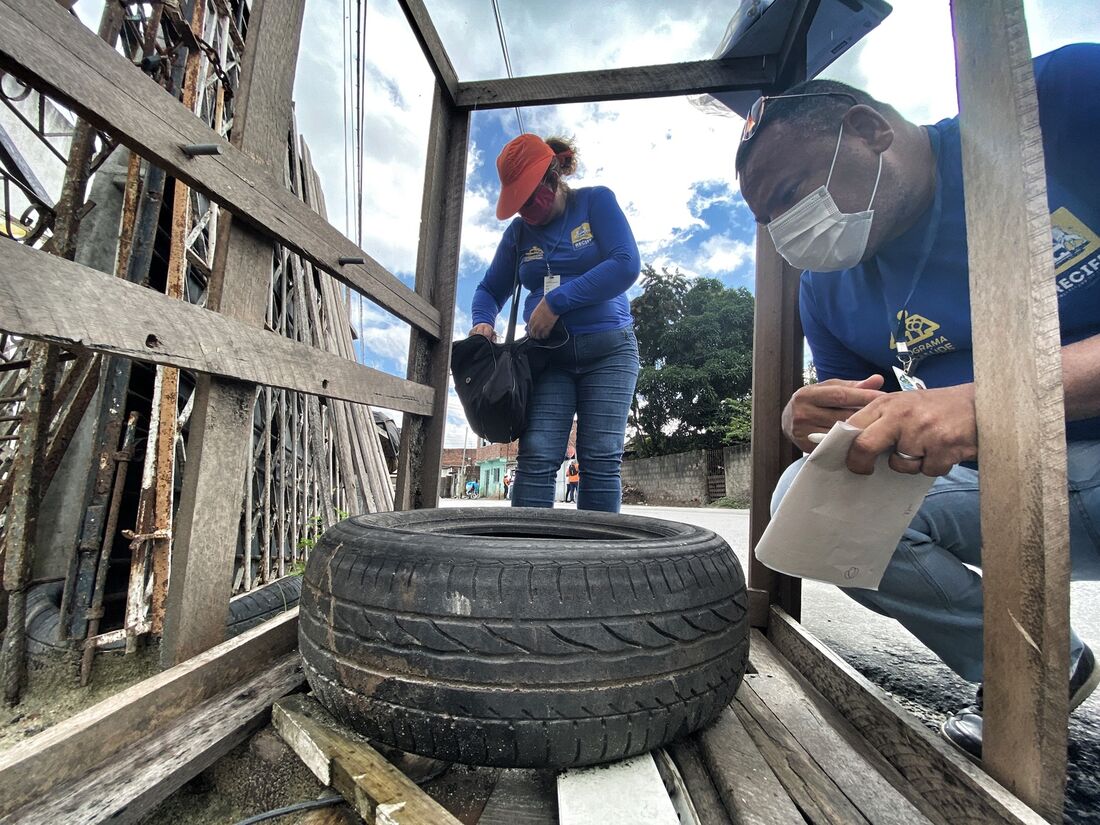 Agentes de endemias atuando contra arboviroses