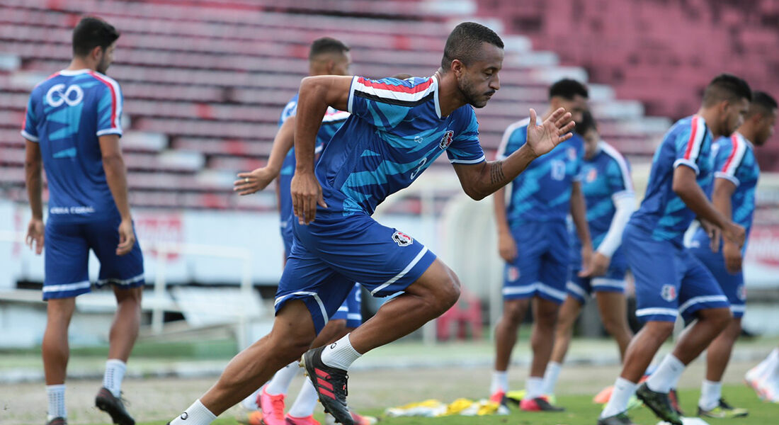 Santa Cruz se prepara para o confronto contra o Tombense, no domingo (19)