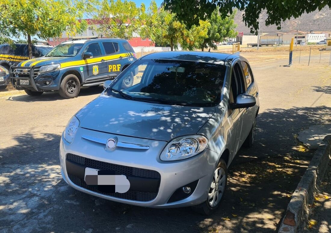 Carro com placas de MG foi achado em Salgueiro