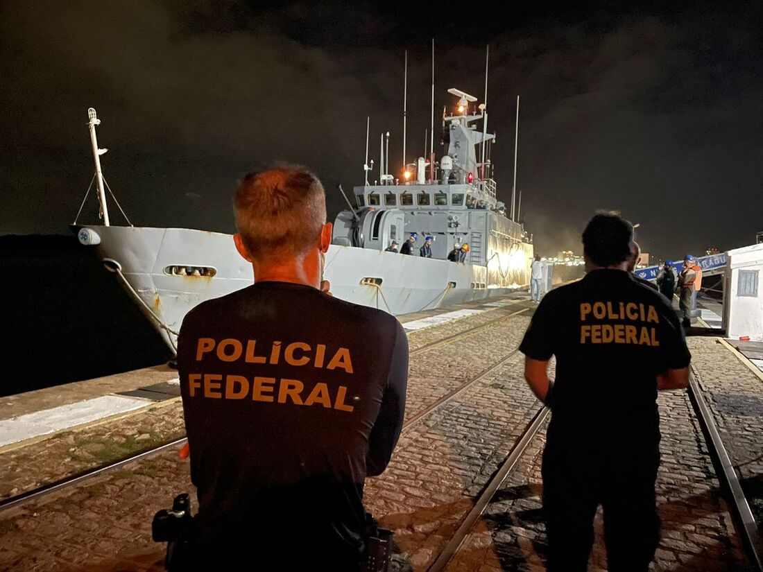 Veleiro foi interceptado próximo à ilha de Fernando de Noronha