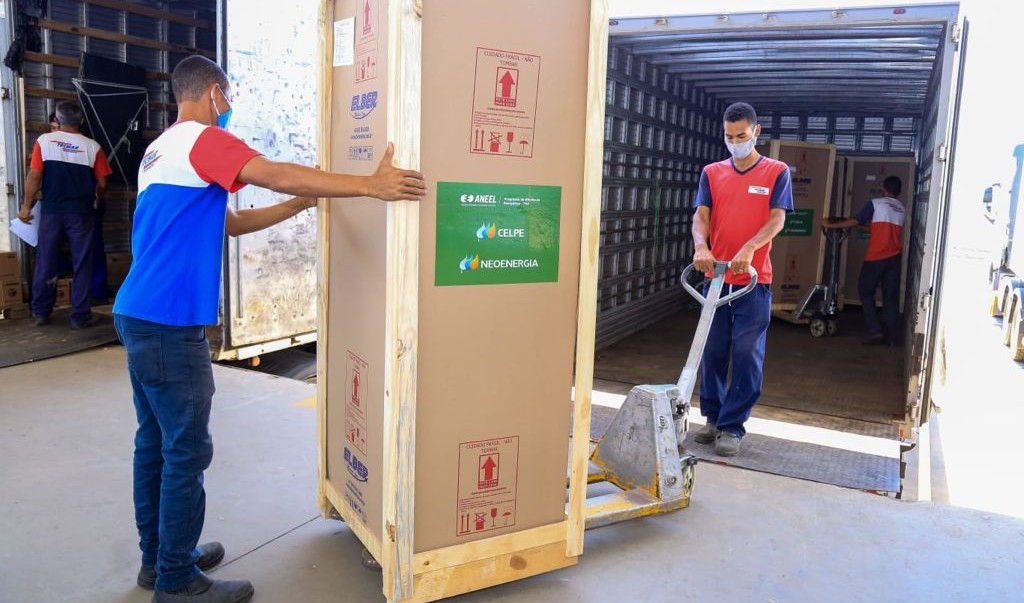 Refrigerador científico doado pela Neoenergia Pernambuco