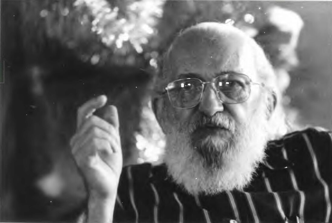 Paulo Freire, educador pernambucano, é homenageado pelos Correios com selo comemorativo