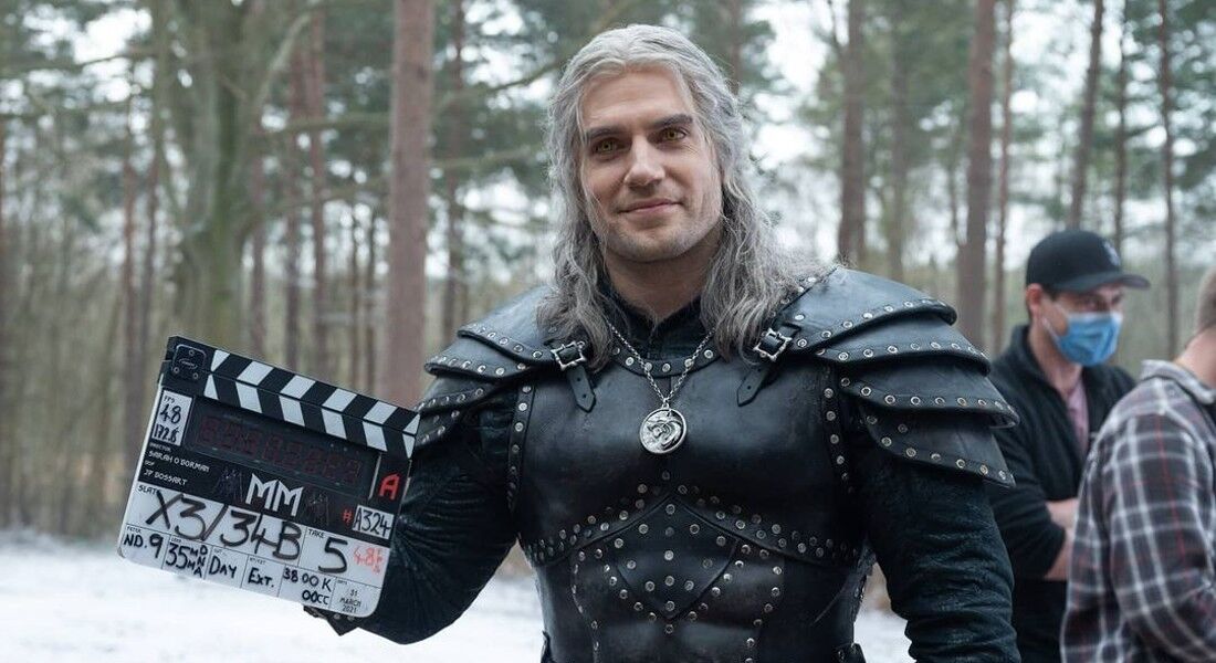 O ator Henry Cavill nas gravações da segunda temporada de série