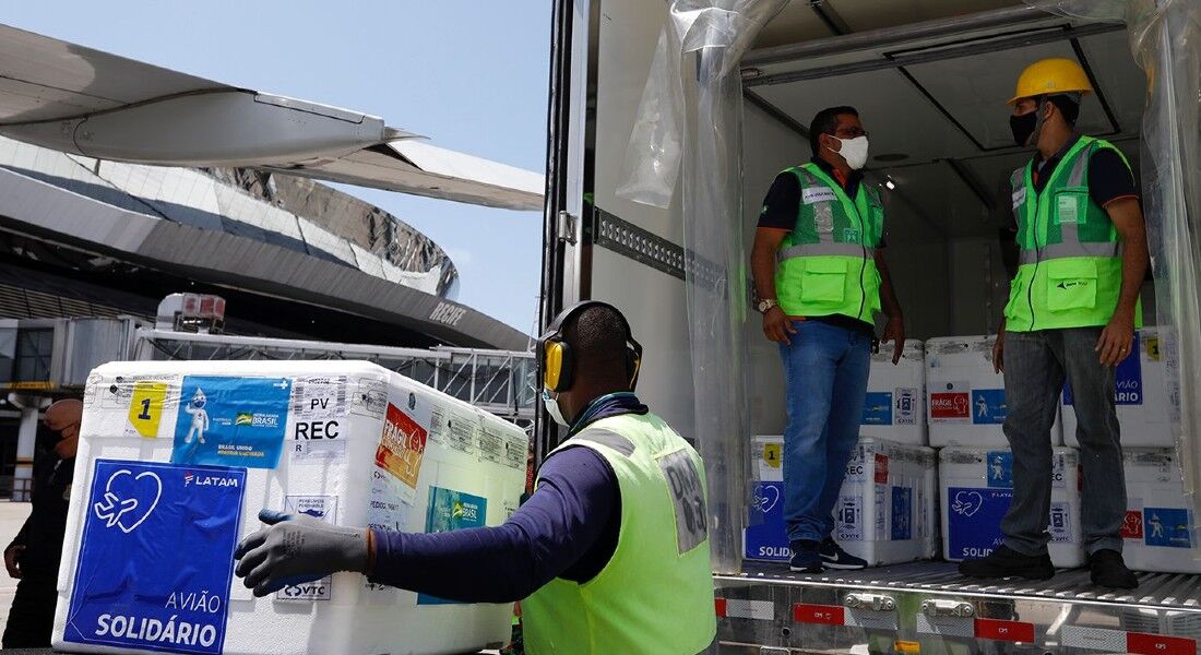 Pernambuco recebe mais de 270 mil doses de Coronavac