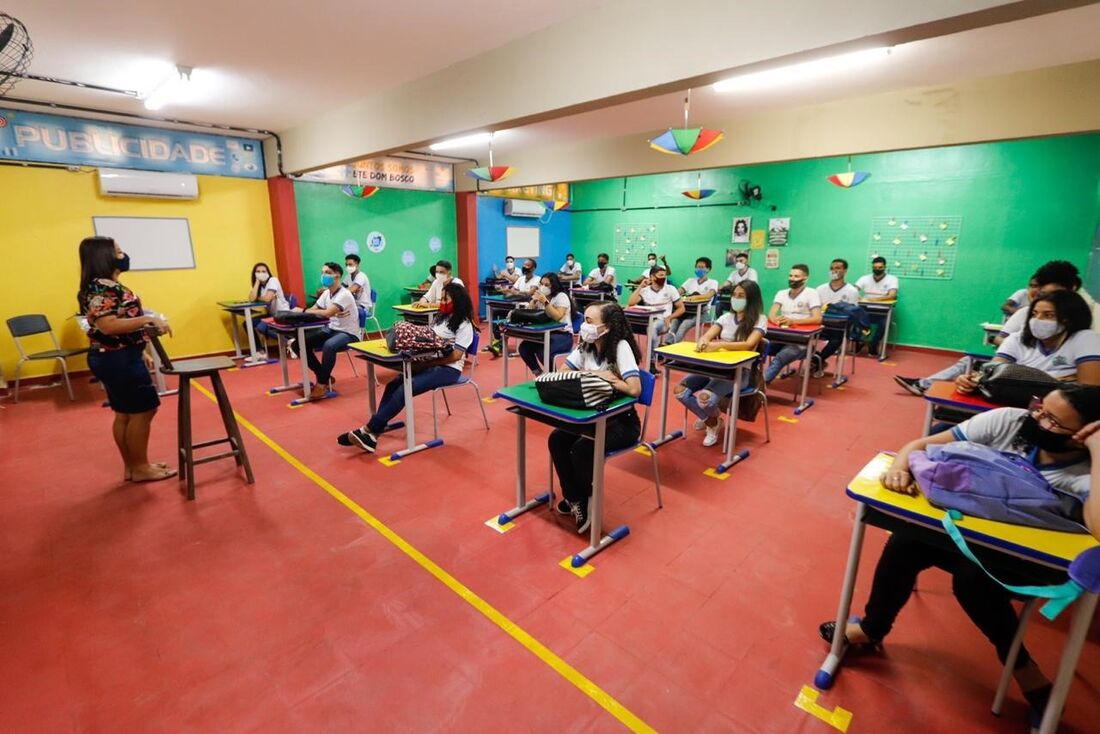 Sala de aula de escola estadual 