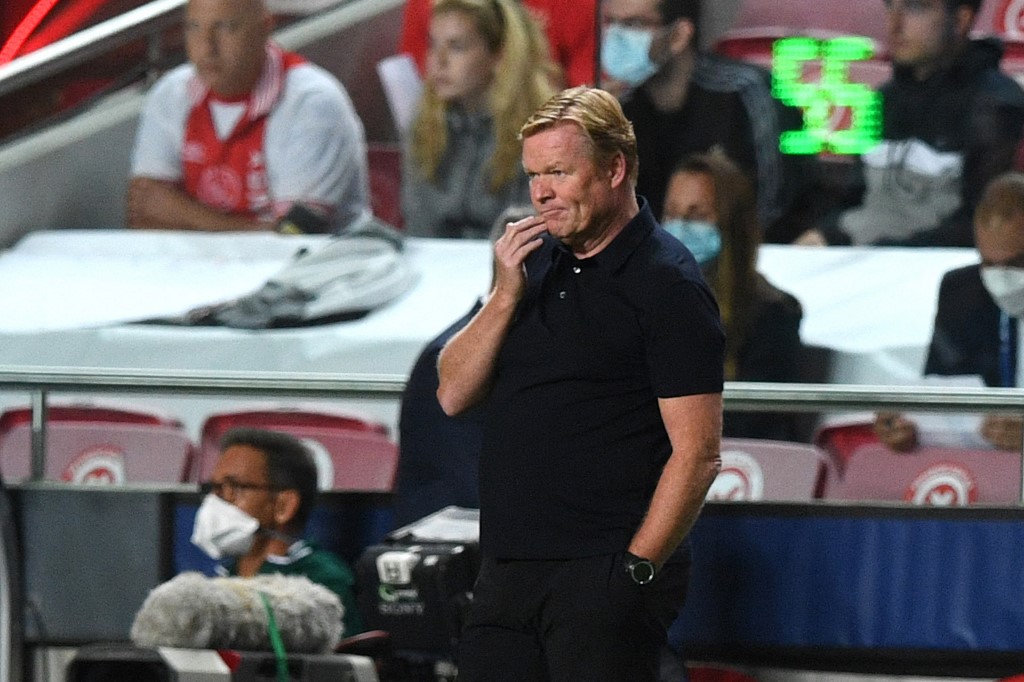 Ronald Koeman, treinador do Barcelona, na derrota por 3 a 0 diante do Benfica, no Estádio da Luz.