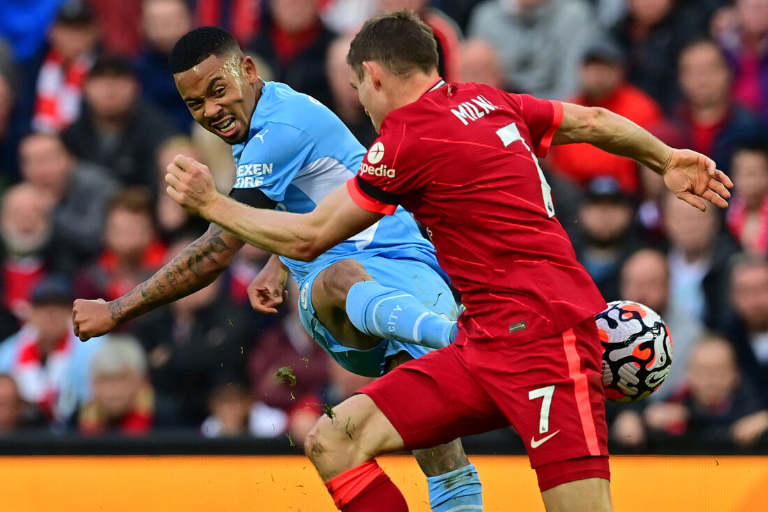 City e Liverpool ficam no empate, e liderança permanece com o Chelsea