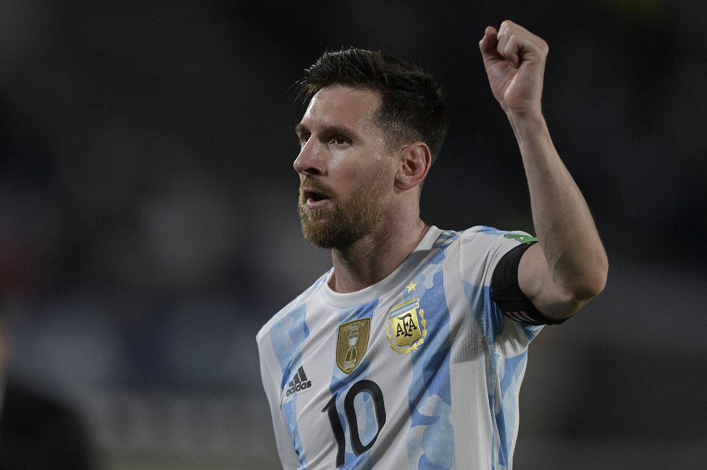 Scaloni convoca Messi e sete promessas para jogos das