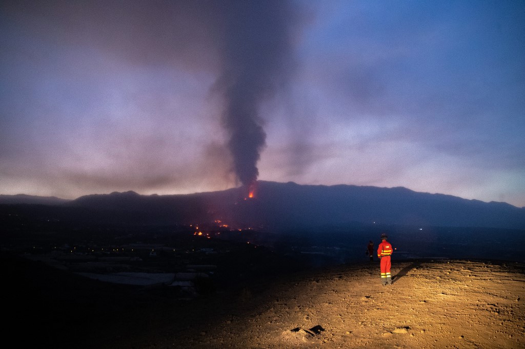 Vulcão Cumbre Vieja, na ilha de La Palma, em erupção