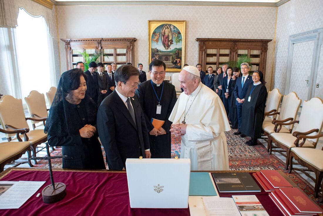 O Papa Francisco e o presidente da Coreia do Sul Moon Jae-in