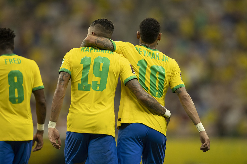 Raphinha (19) e Neymar (10)