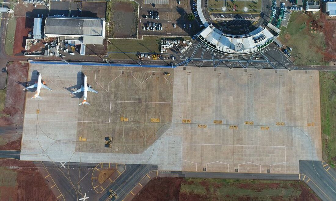 O presidente participou da entrega da ampliação da pista do aeroporto de Maringá