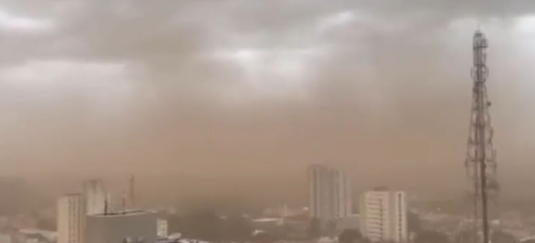 Tempestade de poeira e chuvas com ventanias na região Centro-Oeste