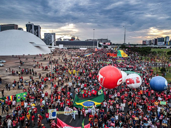 Manifestantes contra Bolsonaro, em Brasília 