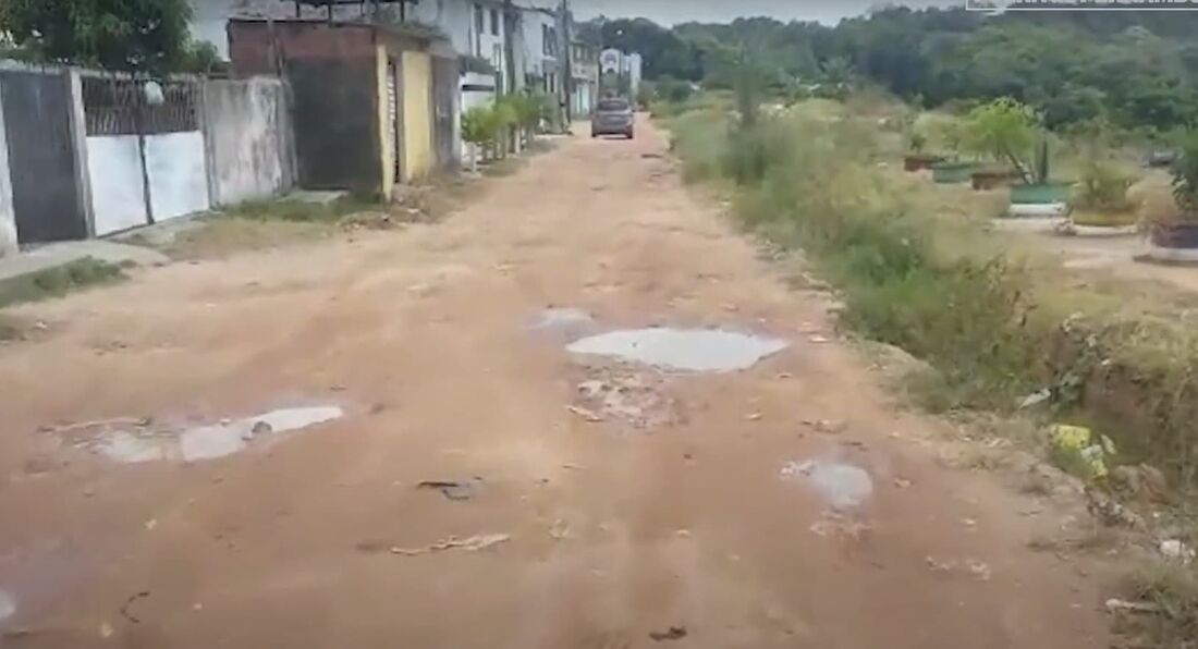 Buracos em rua de Olinda
