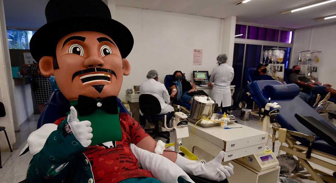 Hemope tem reforço do Homem da Meia-Noite na campanha de doação de sangue