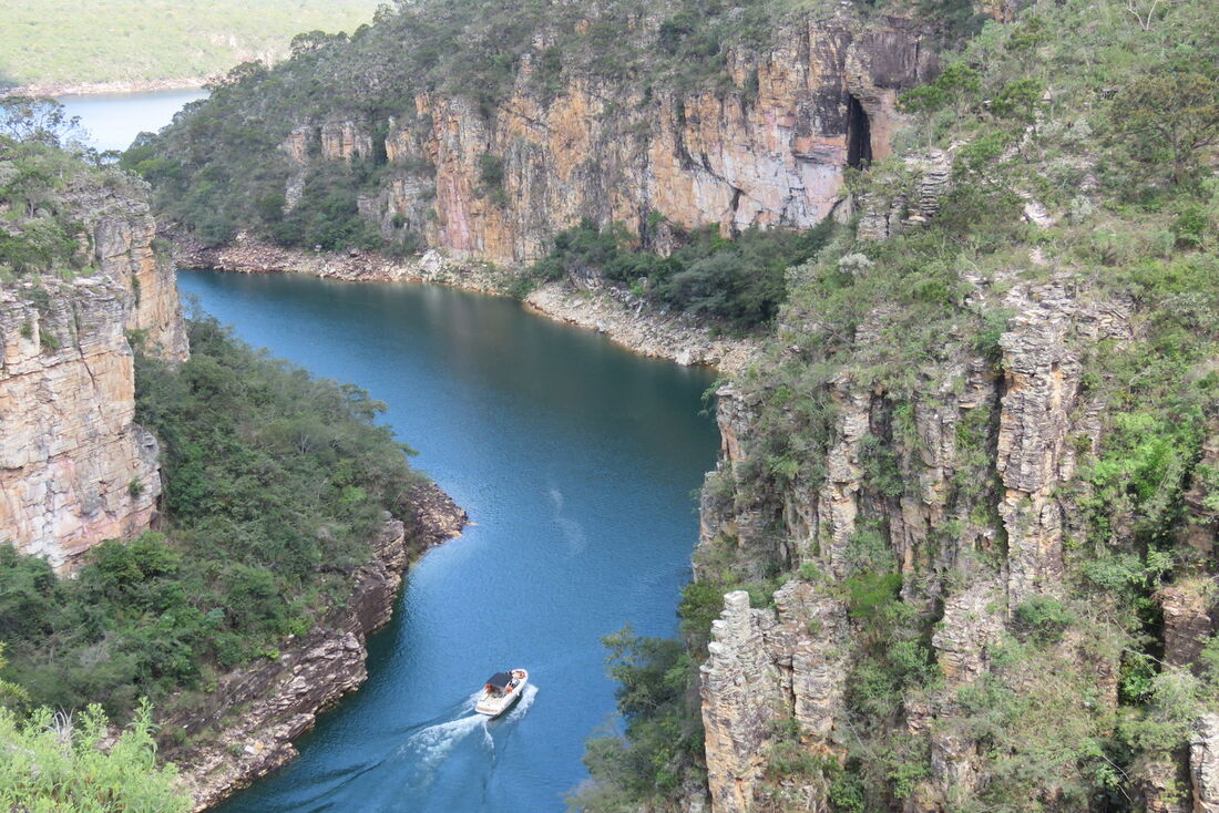 Trilhas levam a vários mirantes na região