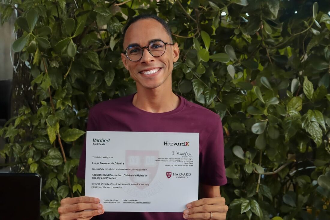 Lucas e seu diploma de Harvard